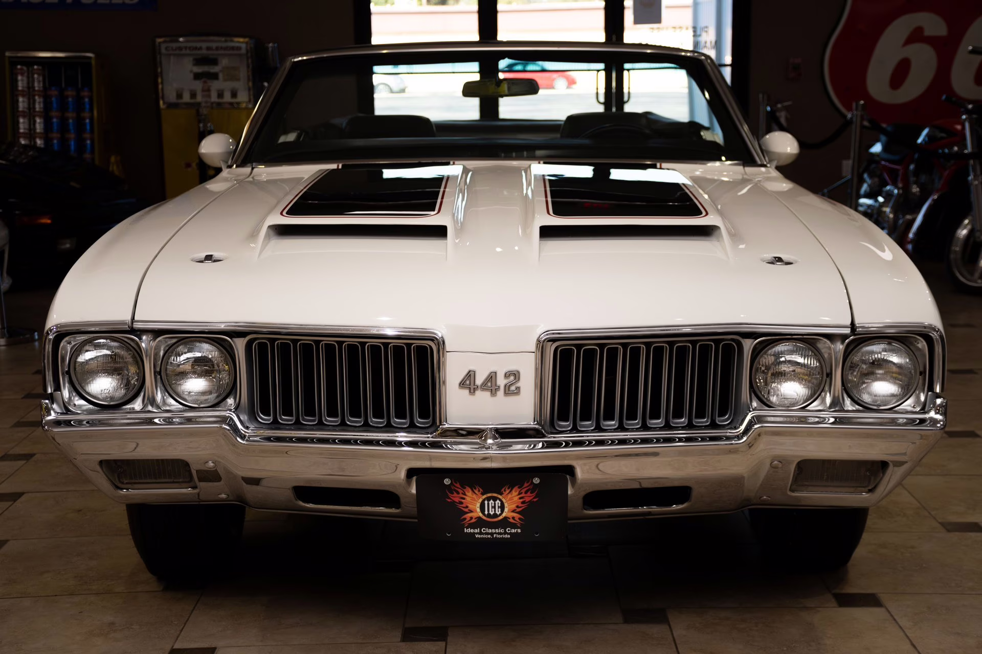 1970 Porcelain White Oldsmobile 442