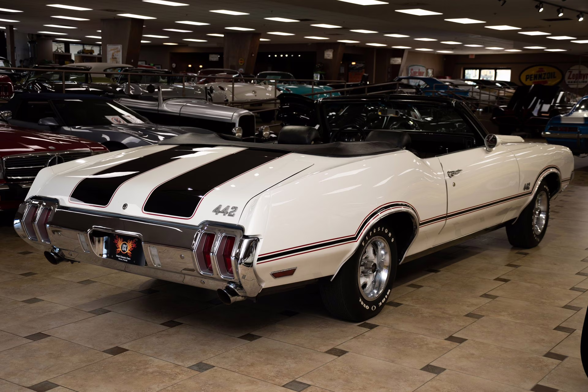 1970 Porcelain White Oldsmobile 442