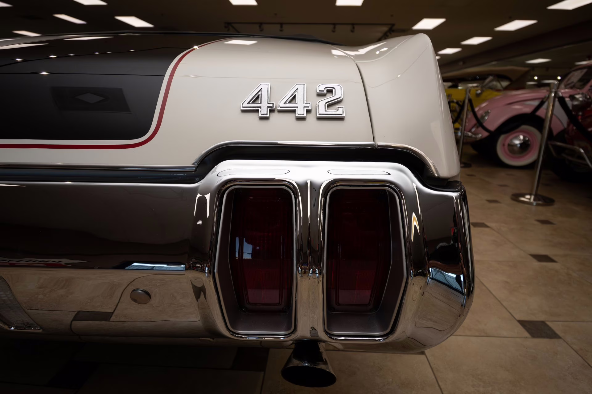 1970 Porcelain White Oldsmobile 442