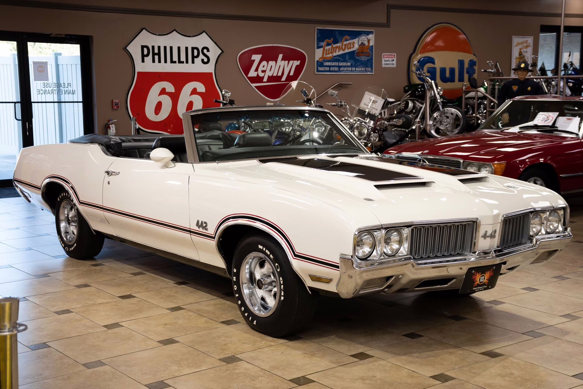 1970 Porcelain White Oldsmobile 442