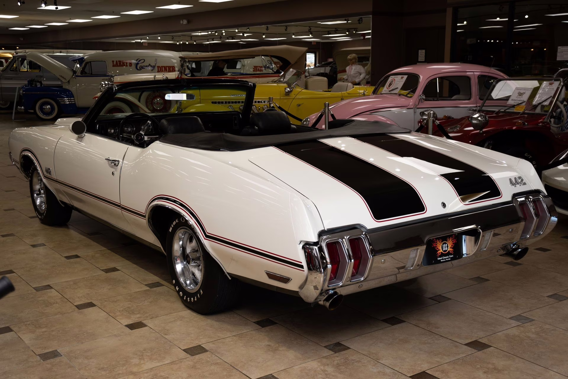 1970 Porcelain White Oldsmobile 442