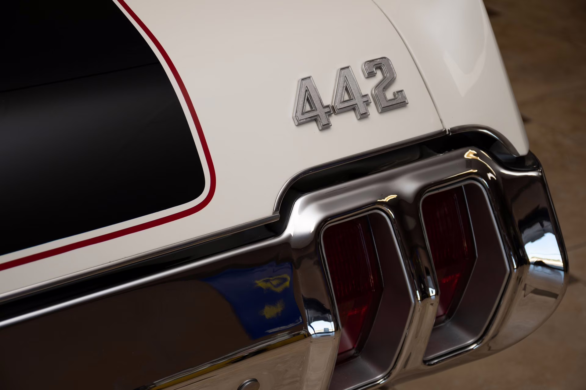 1970 Porcelain White Oldsmobile 442