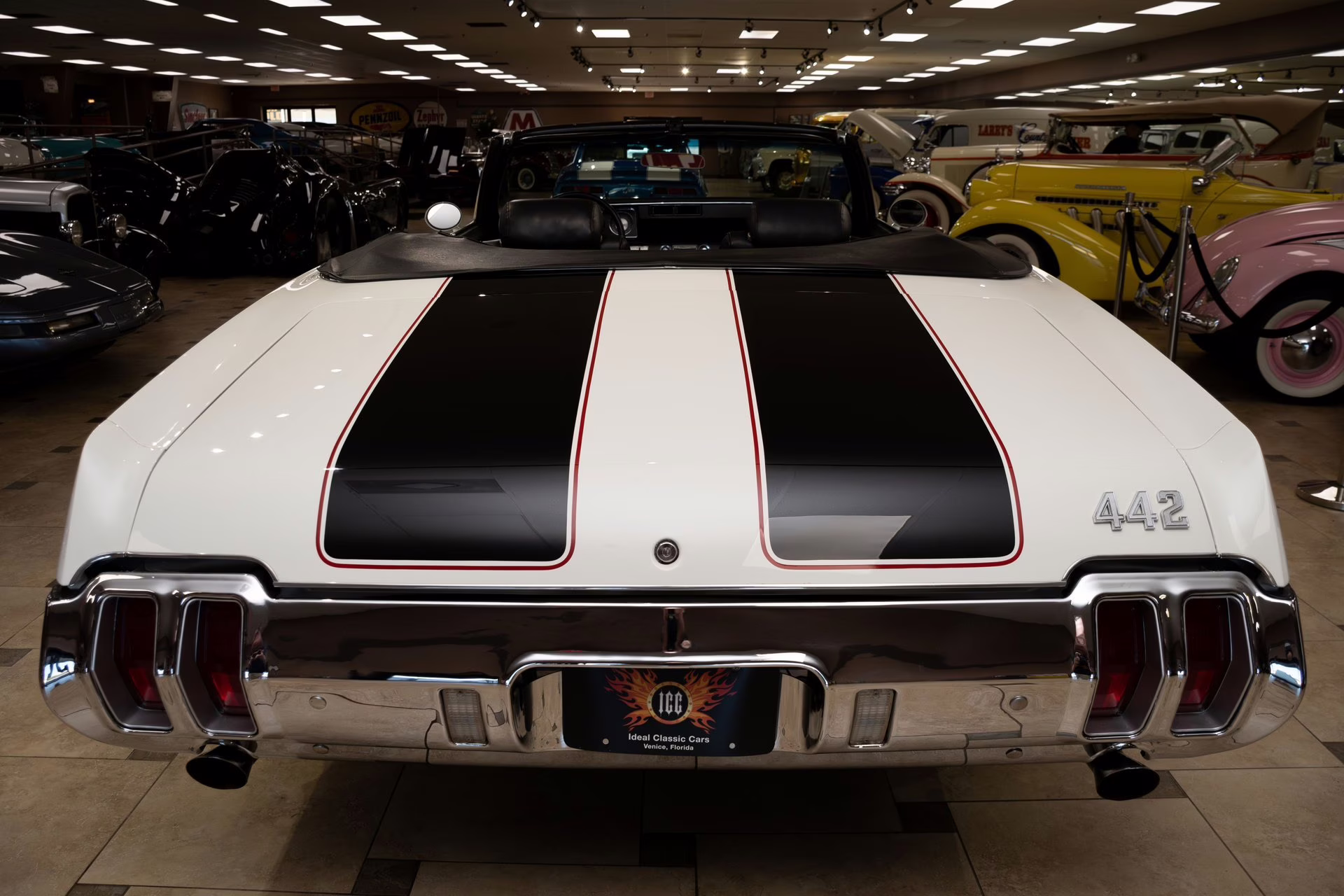 1970 Porcelain White Oldsmobile 442