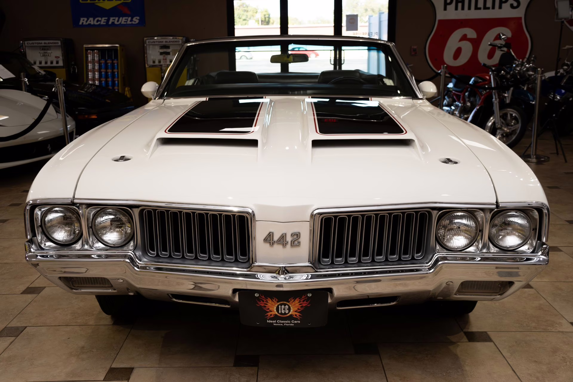 1970 Porcelain White Oldsmobile 442