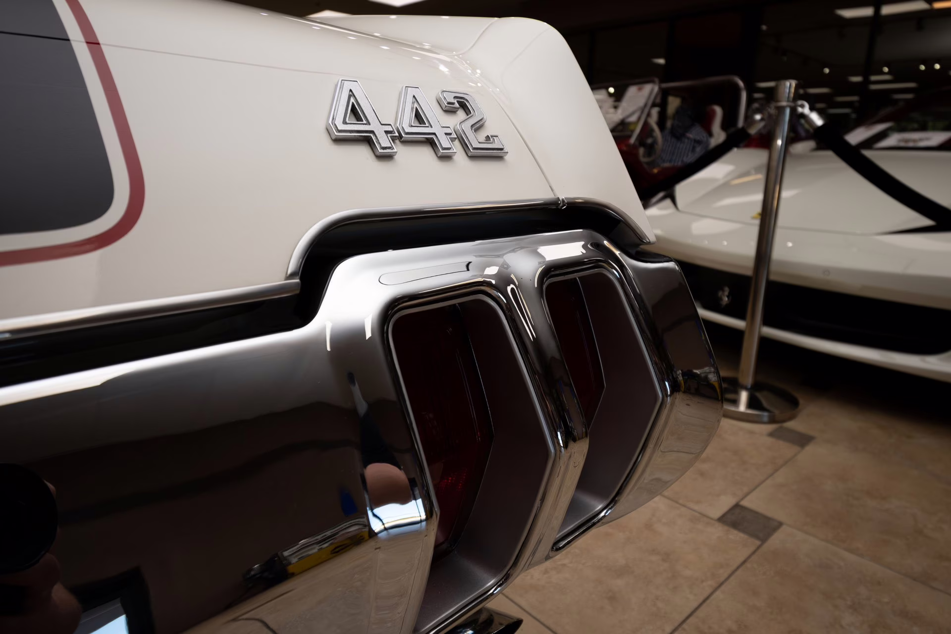 1970 Porcelain White Oldsmobile 442