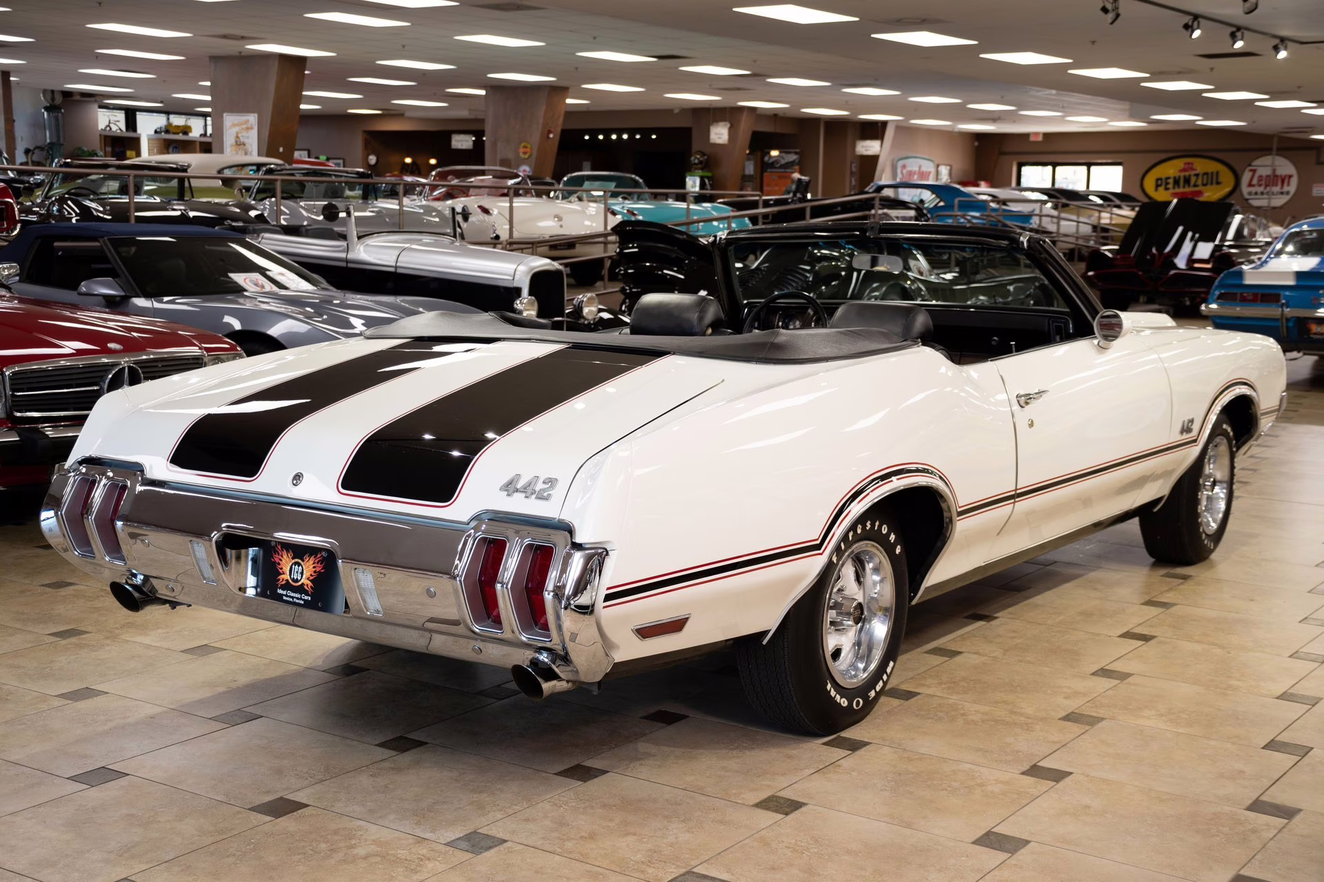1970 Porcelain White Oldsmobile 442