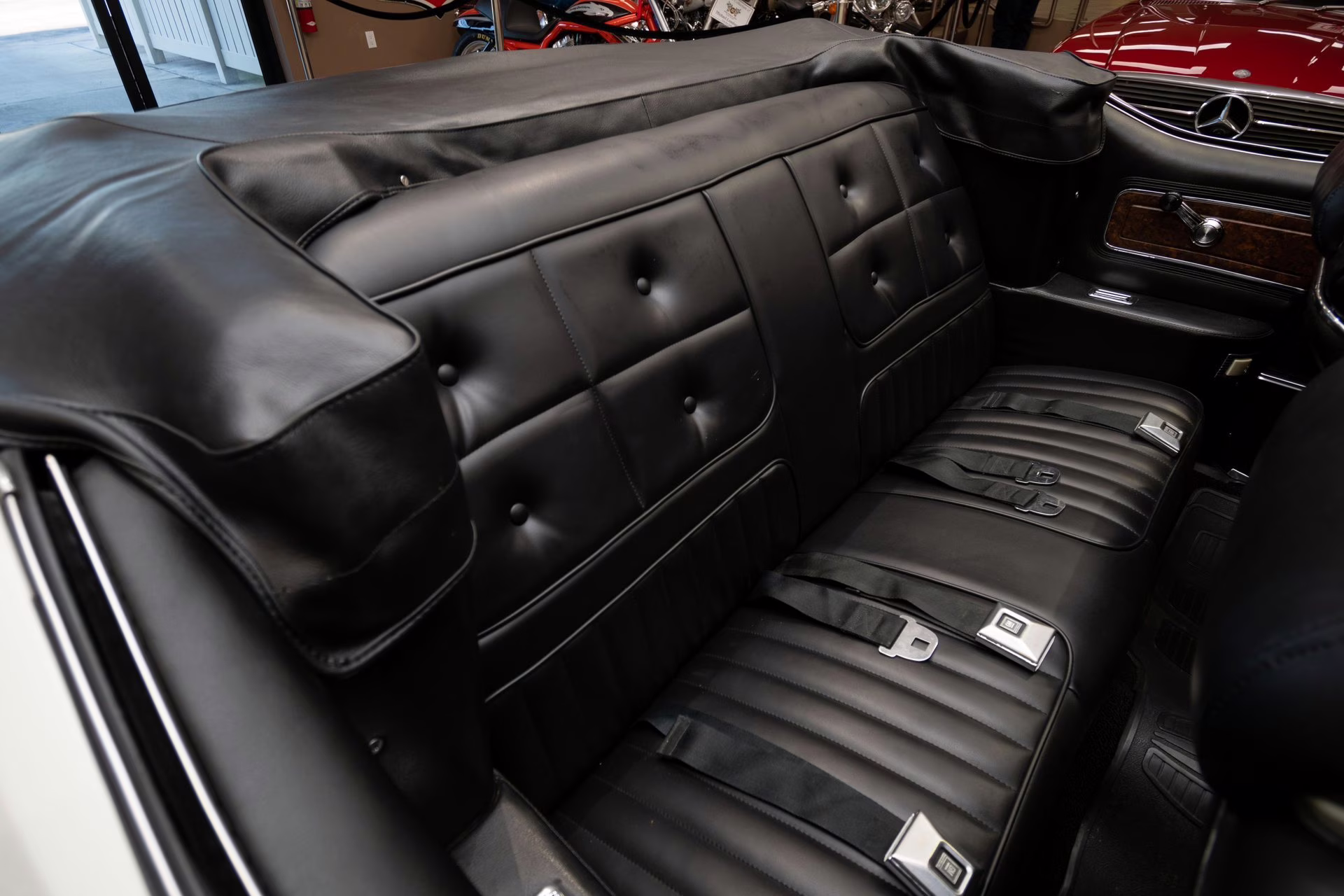 1970 Porcelain White Oldsmobile 442