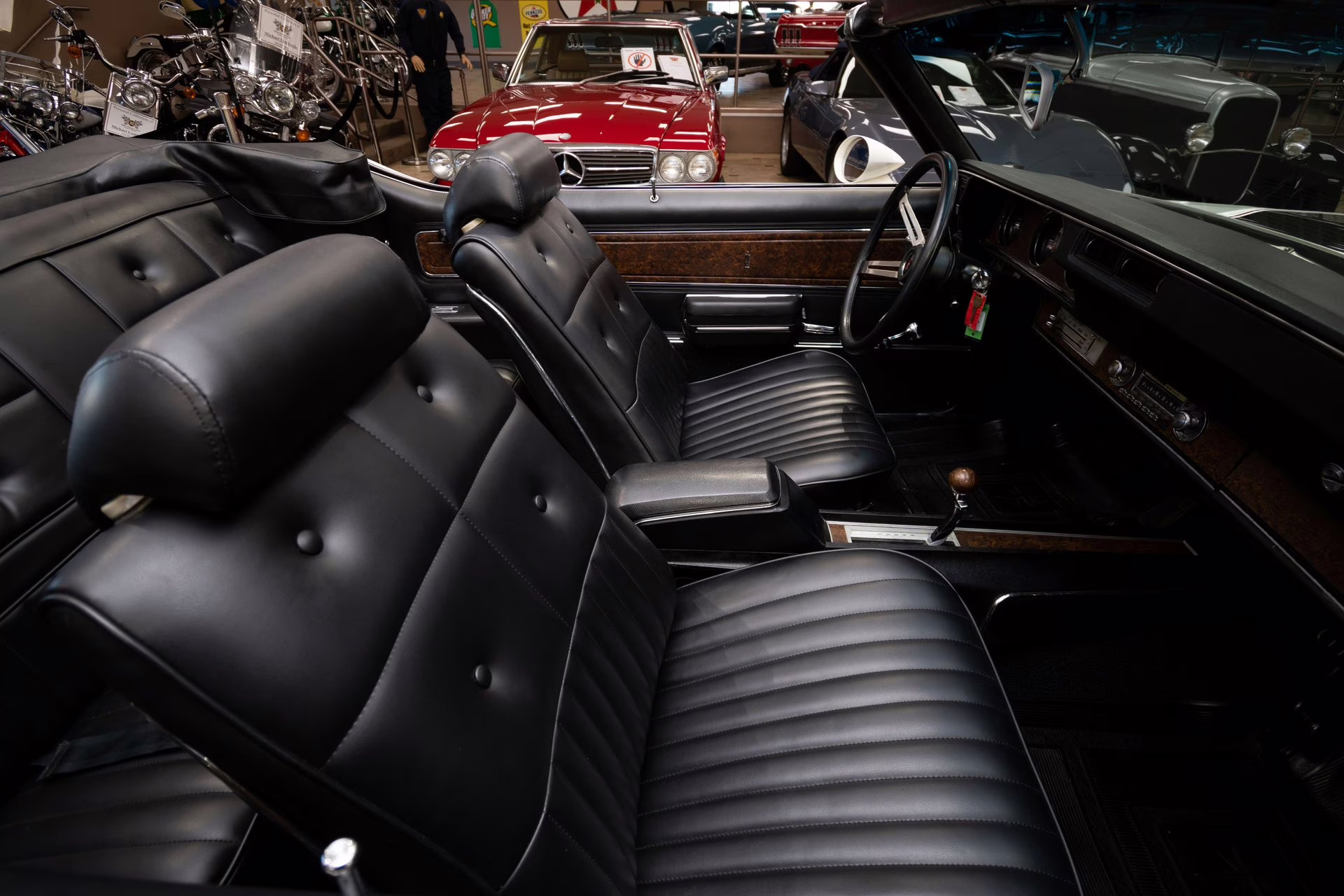 1970 Porcelain White Oldsmobile 442