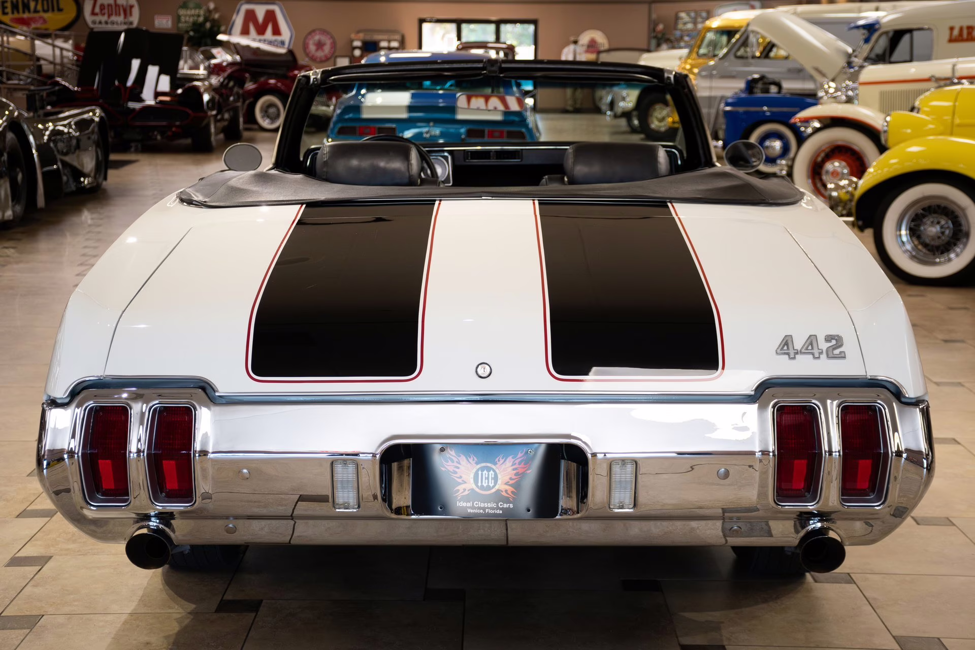 1970 Porcelain White Oldsmobile 442