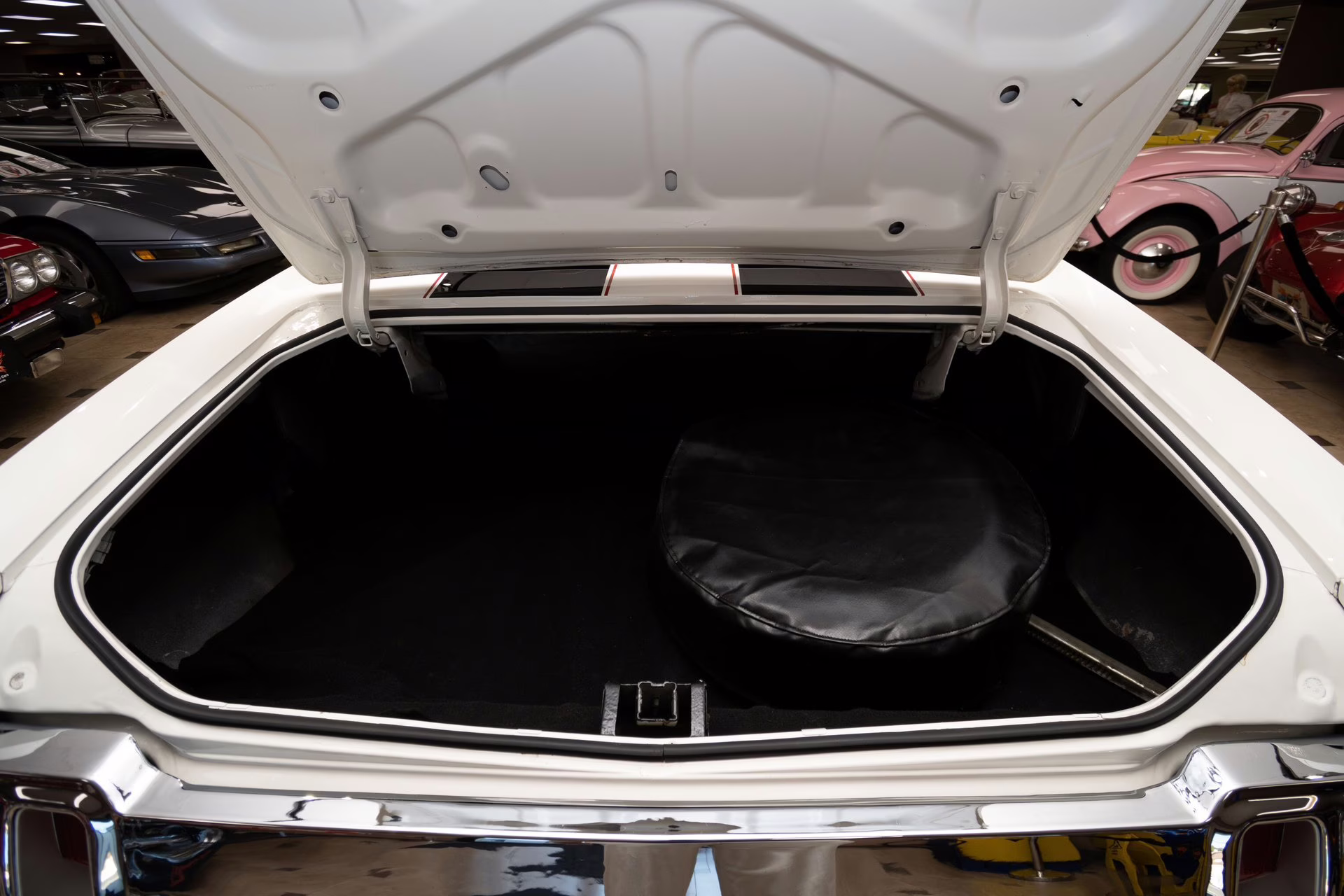 1970 Porcelain White Oldsmobile 442