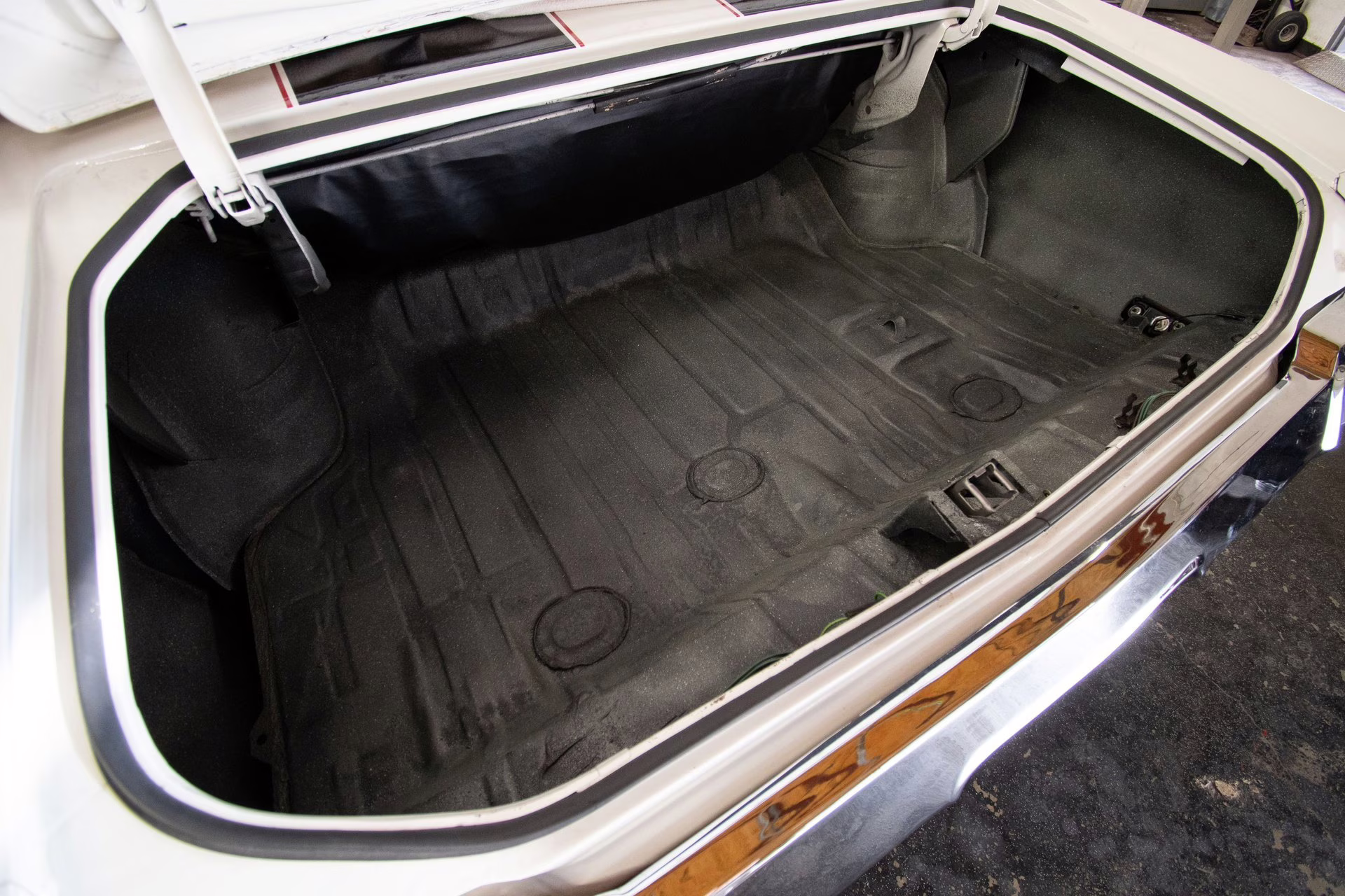 1970 Porcelain White Oldsmobile 442