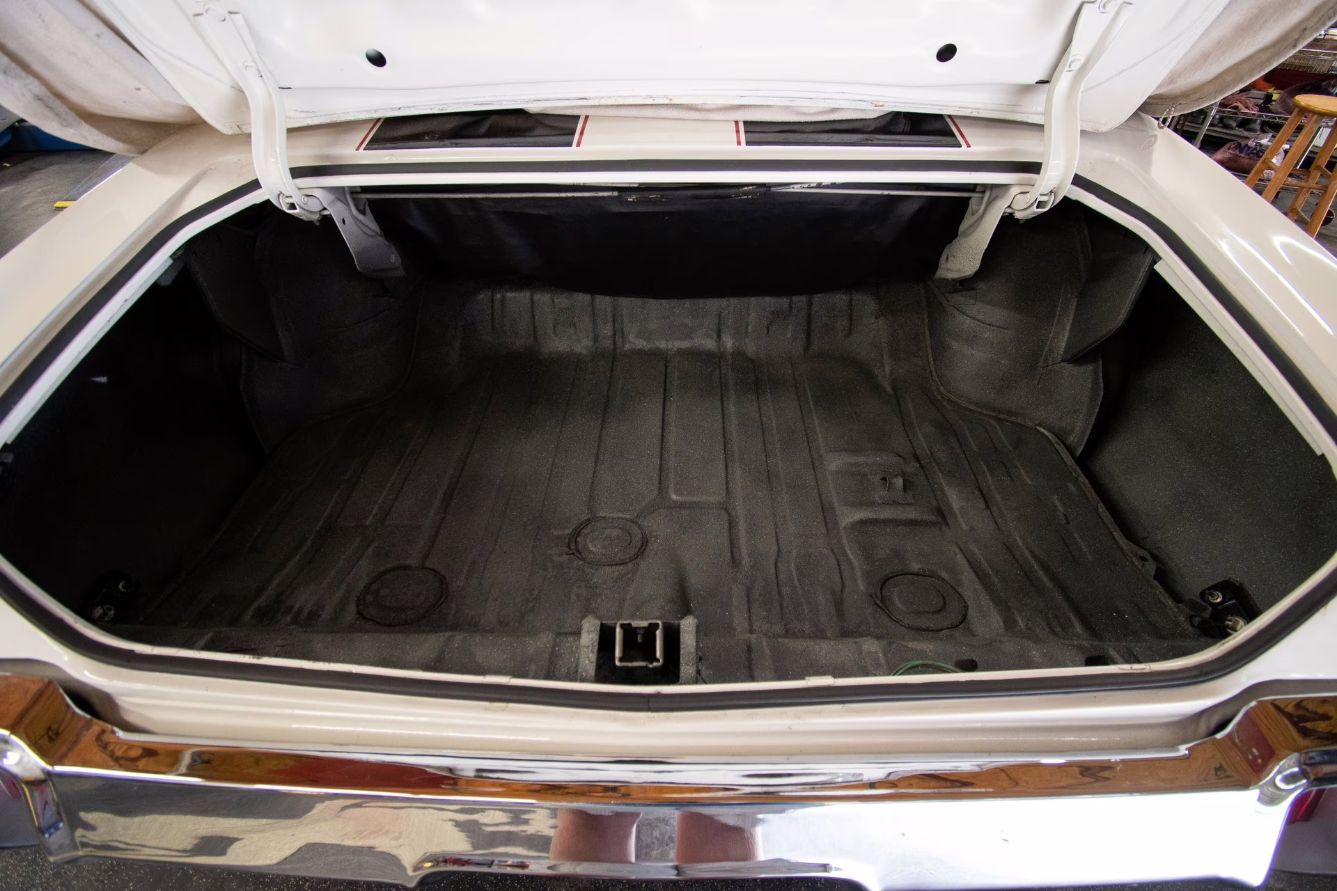 1970 Porcelain White Oldsmobile 442