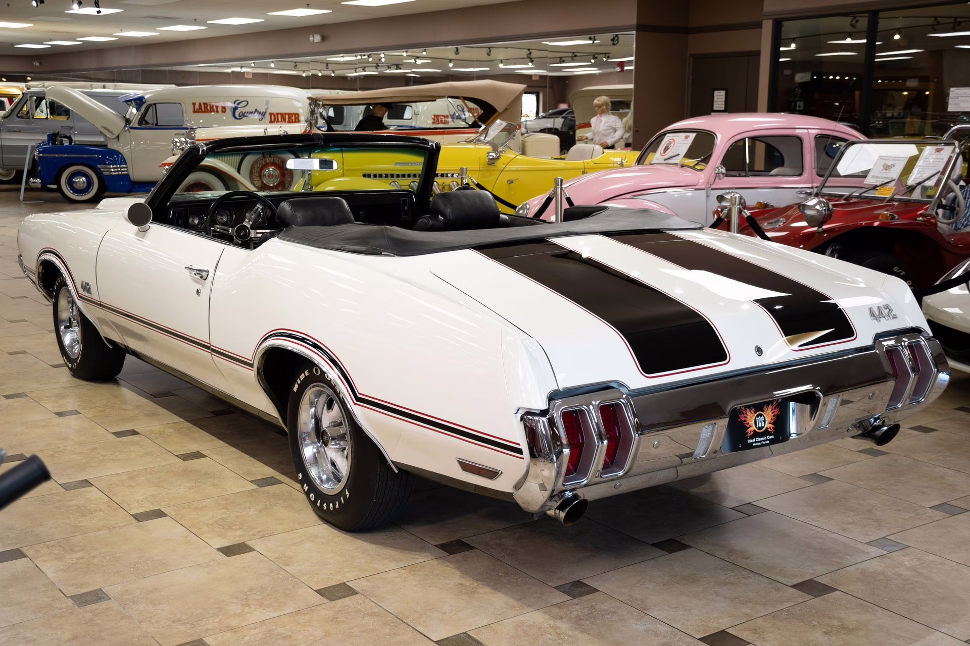 1970 Porcelain White Oldsmobile 442