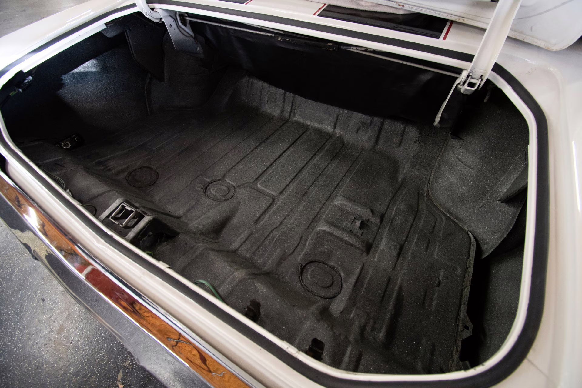 1970 Porcelain White Oldsmobile 442