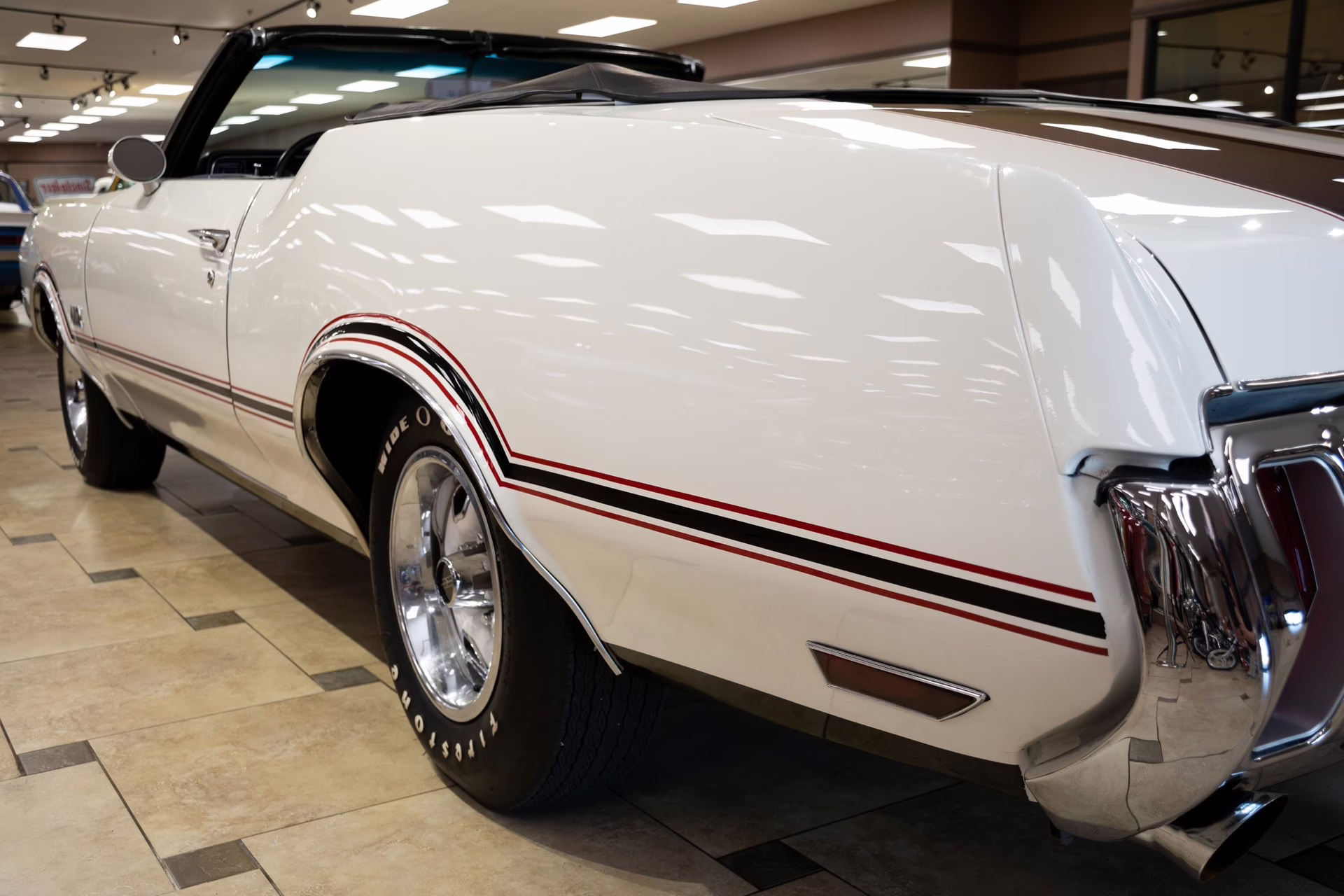 1970 Porcelain White Oldsmobile 442