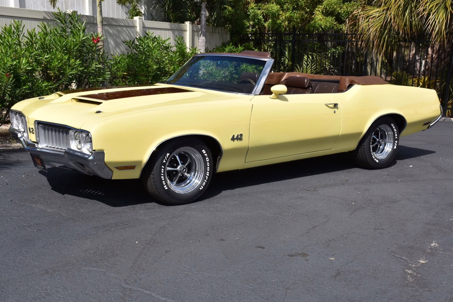 1970 Bamboo Yellow Oldsmobile 442