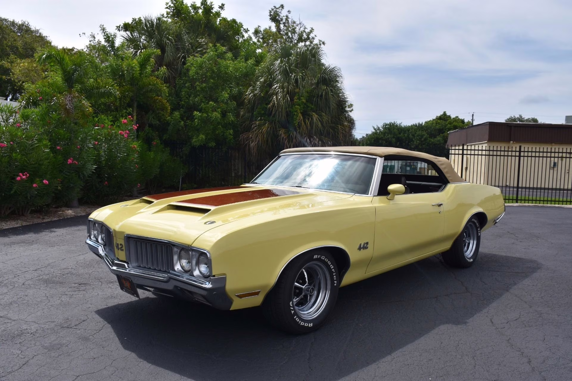 1970 Bamboo Yellow Oldsmobile 442