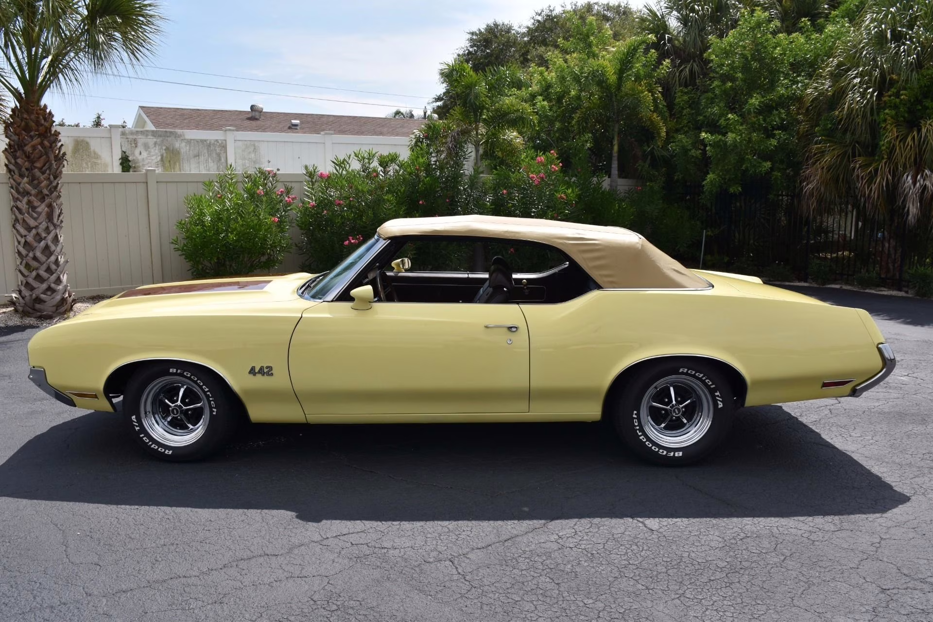 1970 Bamboo Yellow Oldsmobile 442