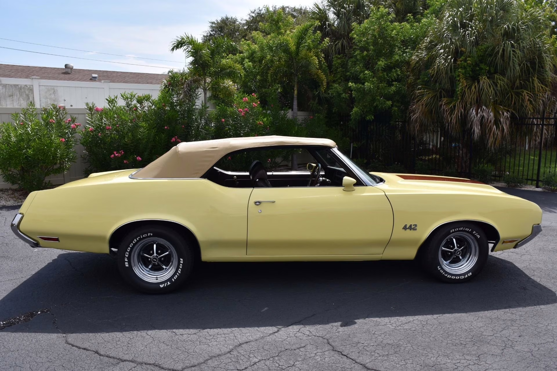 1970 Bamboo Yellow Oldsmobile 442