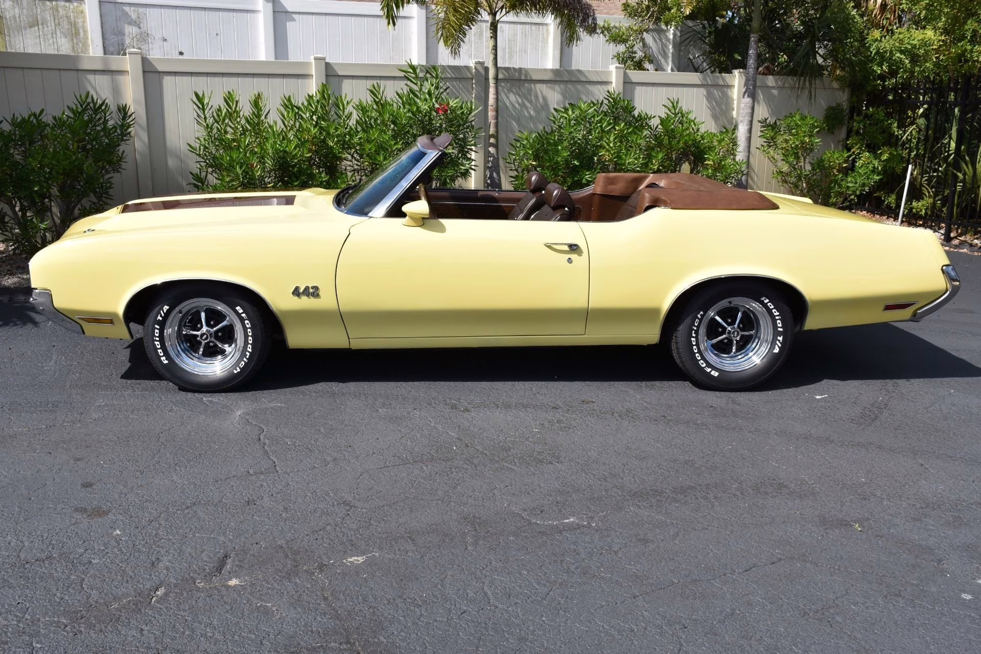 1970 Bamboo Yellow Oldsmobile 442