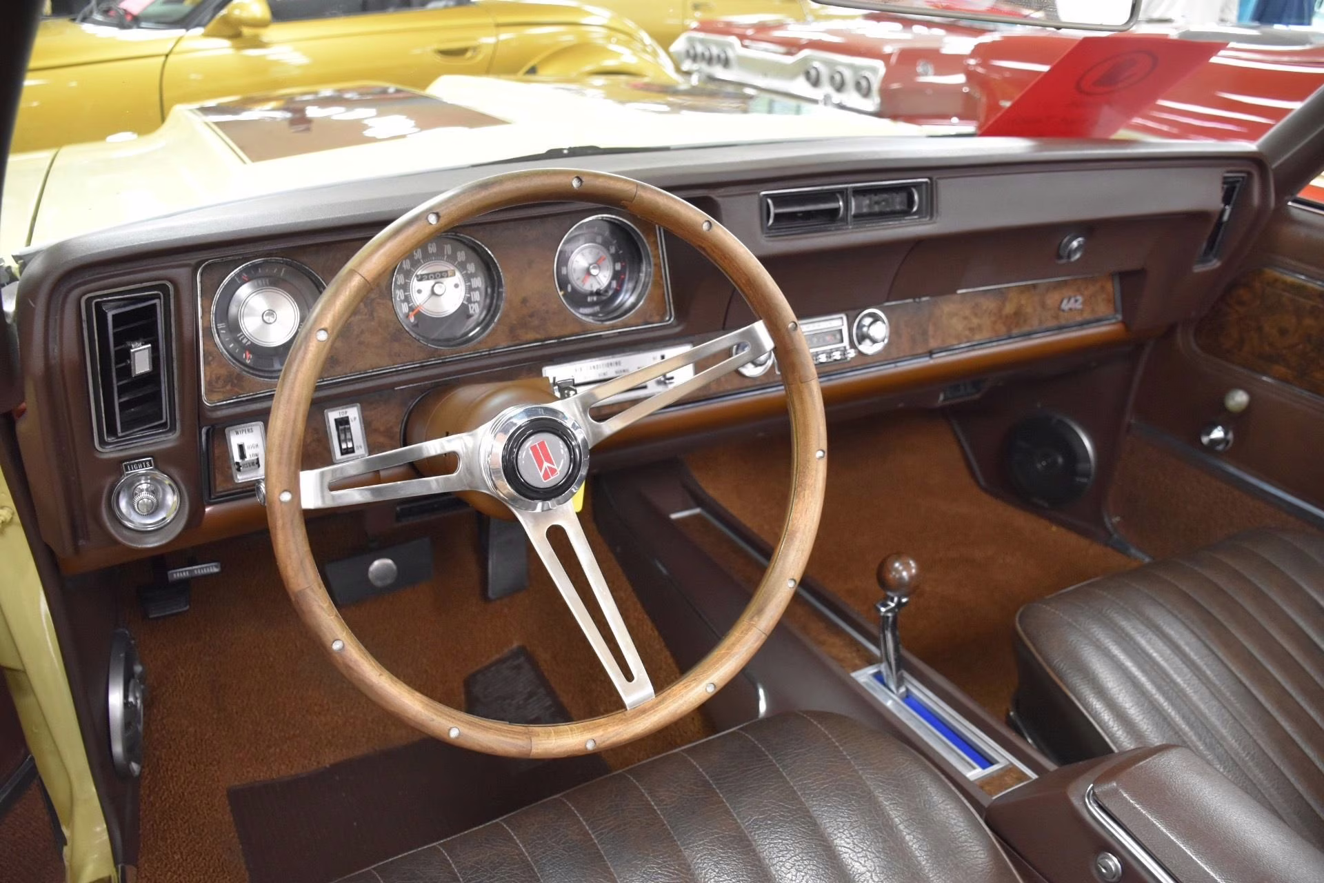 1970 Bamboo Yellow Oldsmobile 442