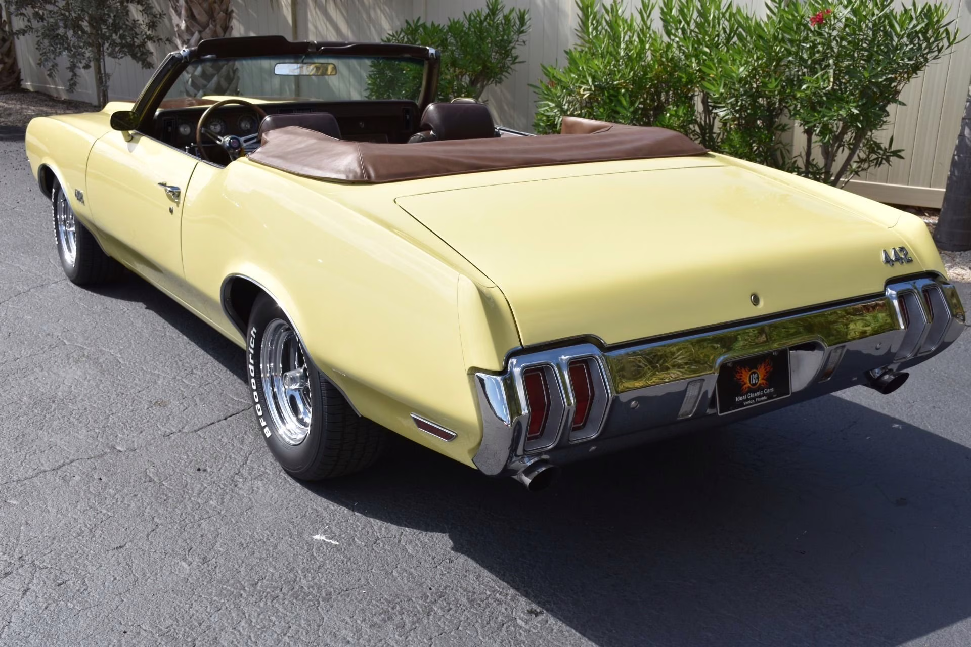 1970 Bamboo Yellow Oldsmobile 442