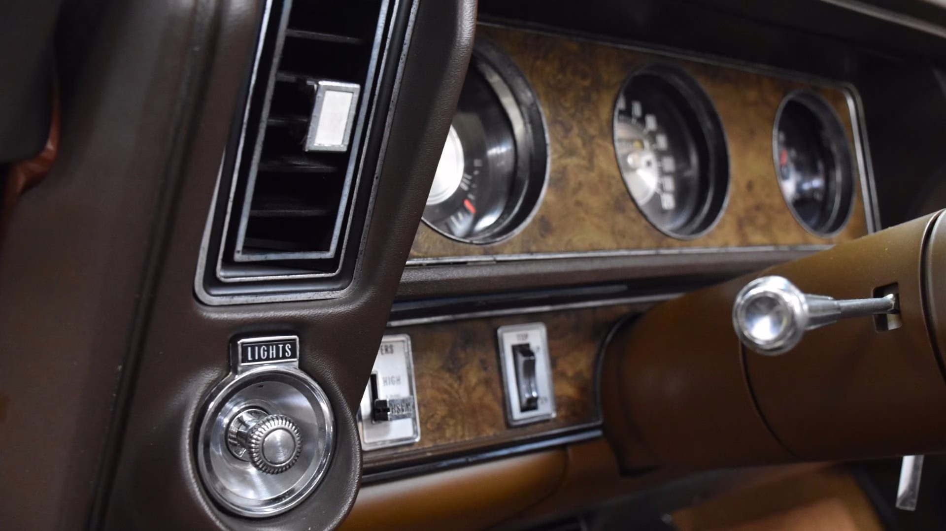 1970 Bamboo Yellow Oldsmobile 442