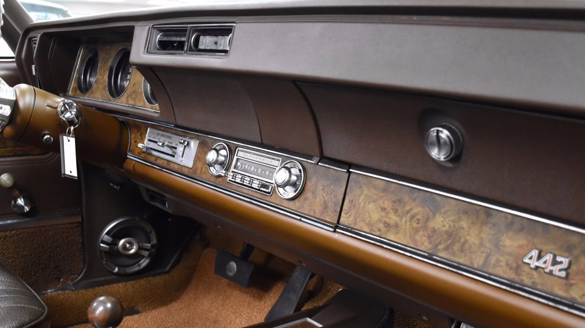 1970 Bamboo Yellow Oldsmobile 442