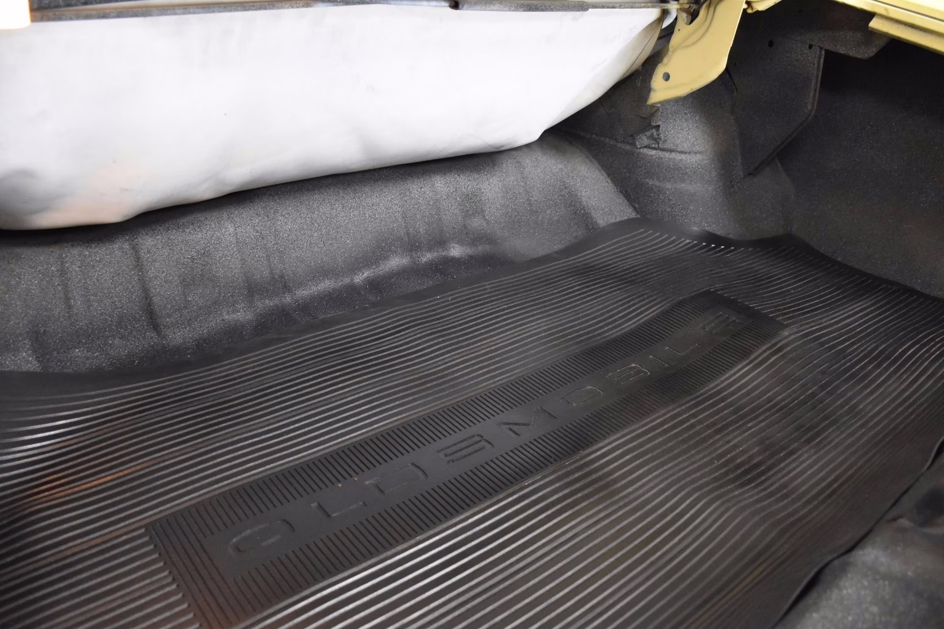 1970 Bamboo Yellow Oldsmobile 442