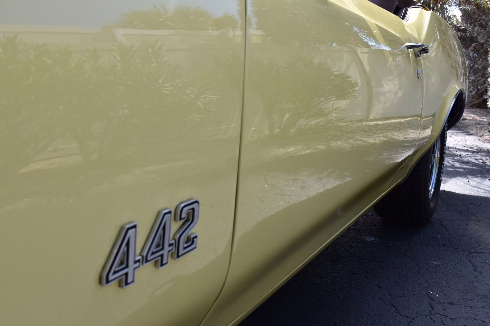 1970 Bamboo Yellow Oldsmobile 442