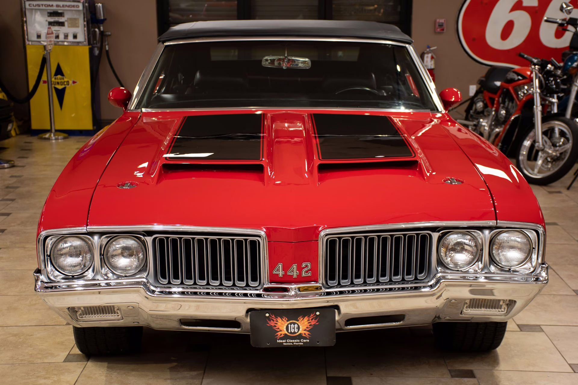 1970 Red Oldsmobile 442