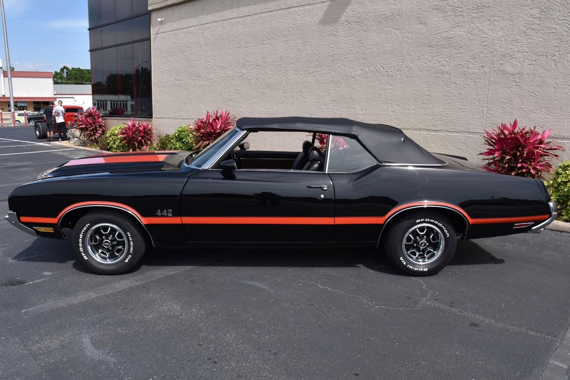 1971 Ebony Black w/ Red Stripes Oldsmobile 442
