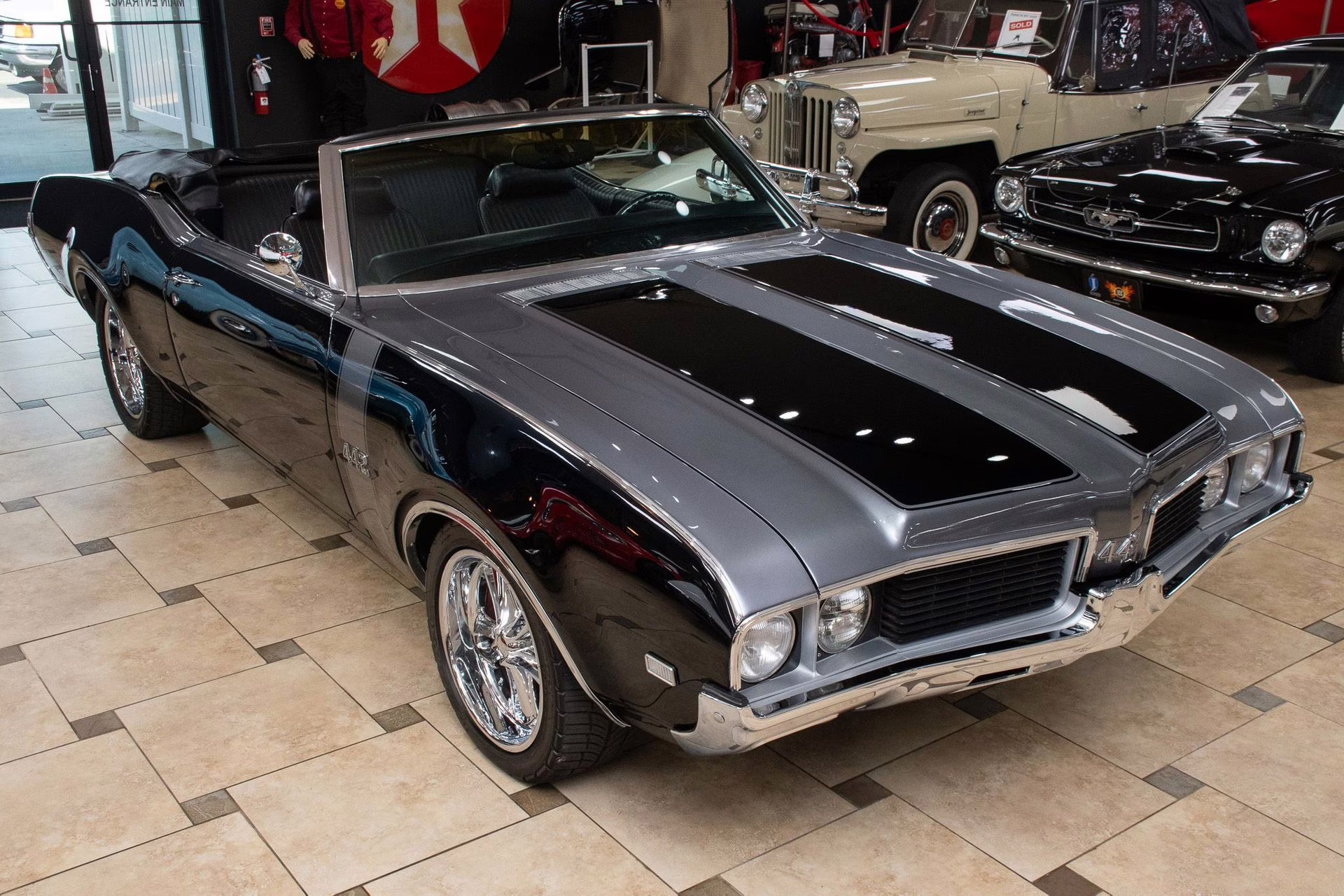 1969 Black &amp; Silver Oldsmobile 442