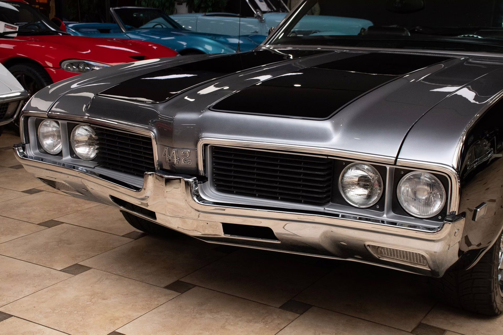 1969 Black &amp; Silver Oldsmobile 442