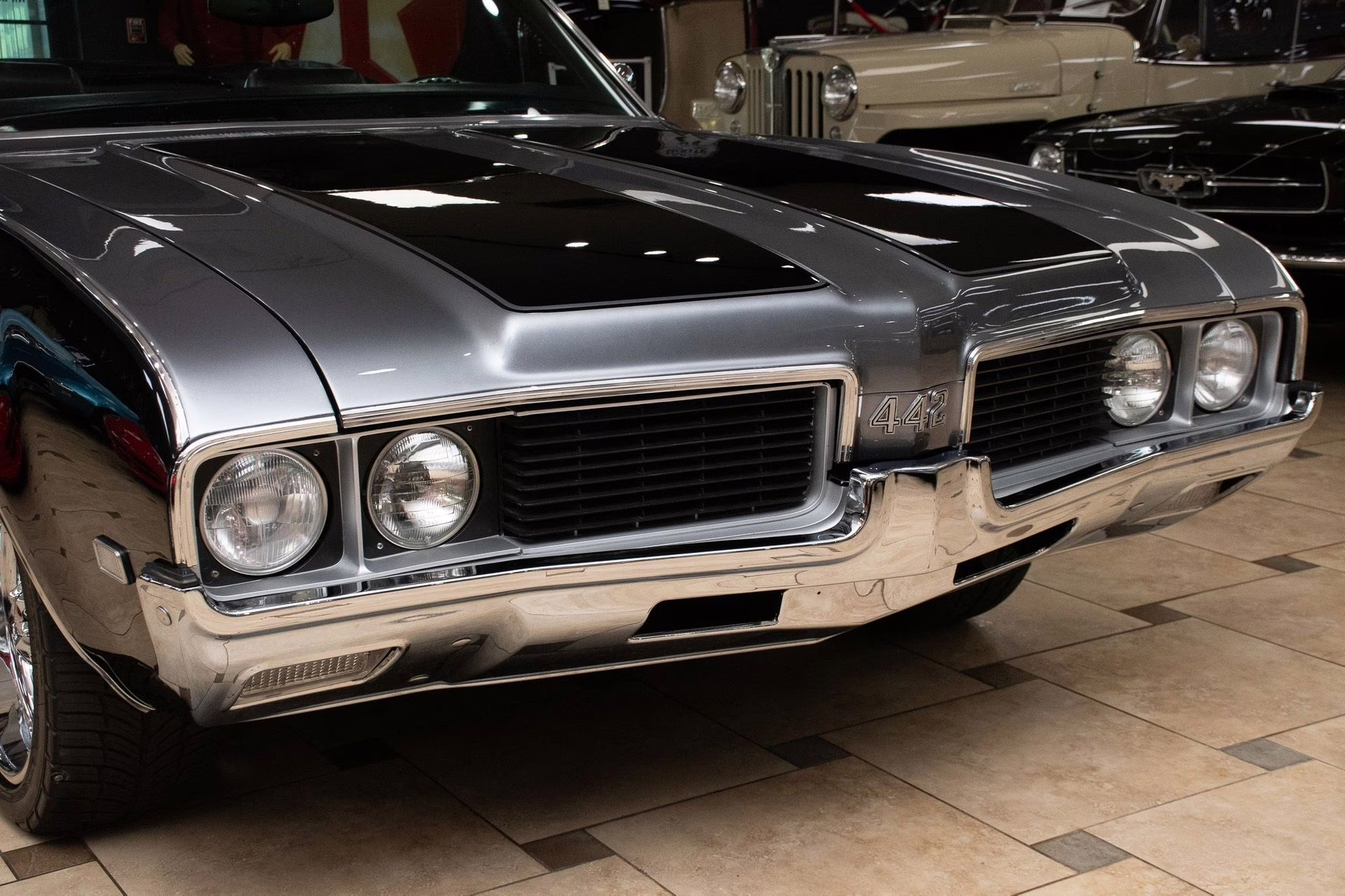 1969 Black &amp; Silver Oldsmobile 442