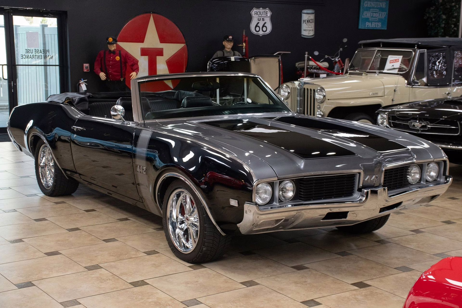 1969 Black &amp; Silver Oldsmobile 442