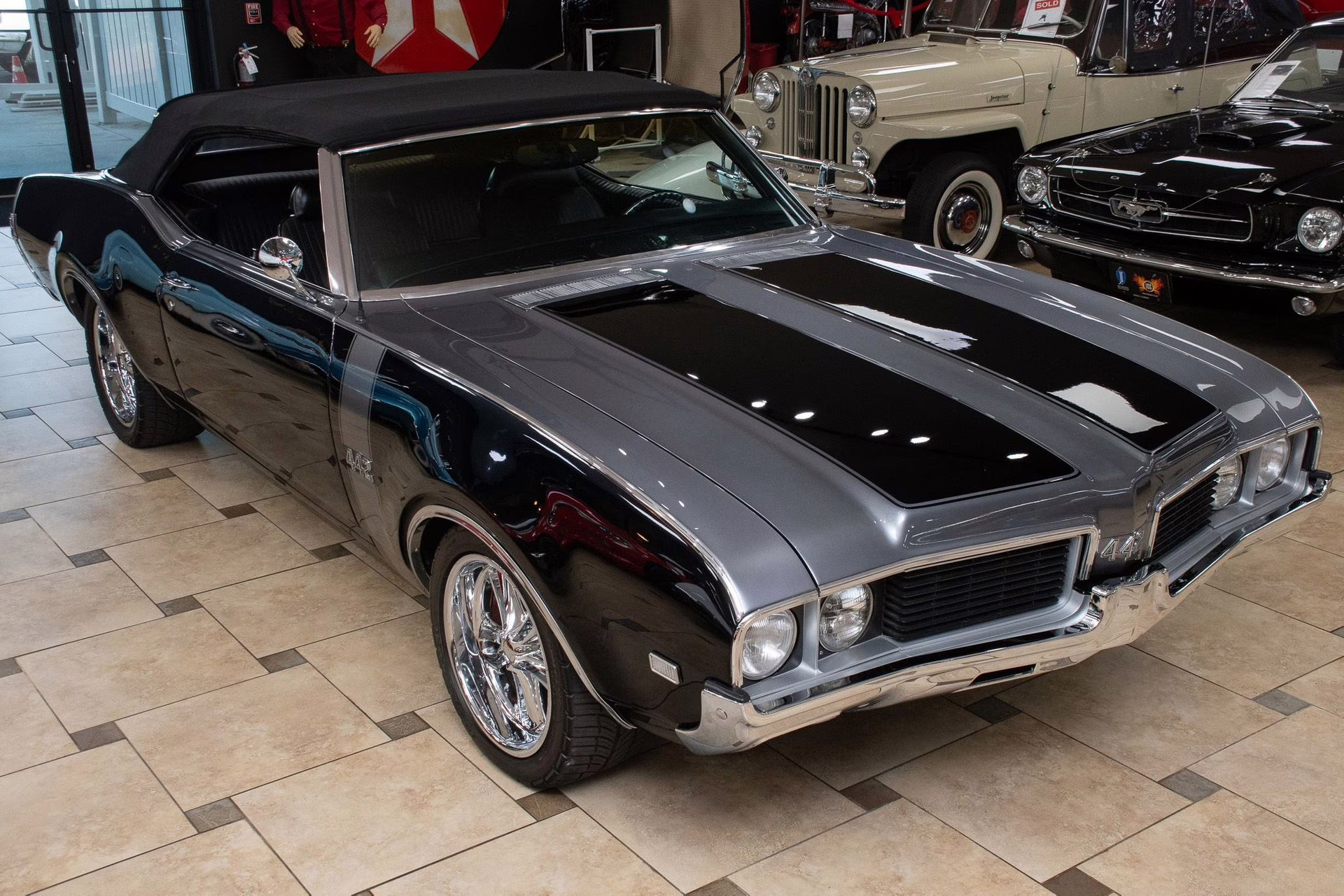 1969 Black &amp; Silver Oldsmobile 442