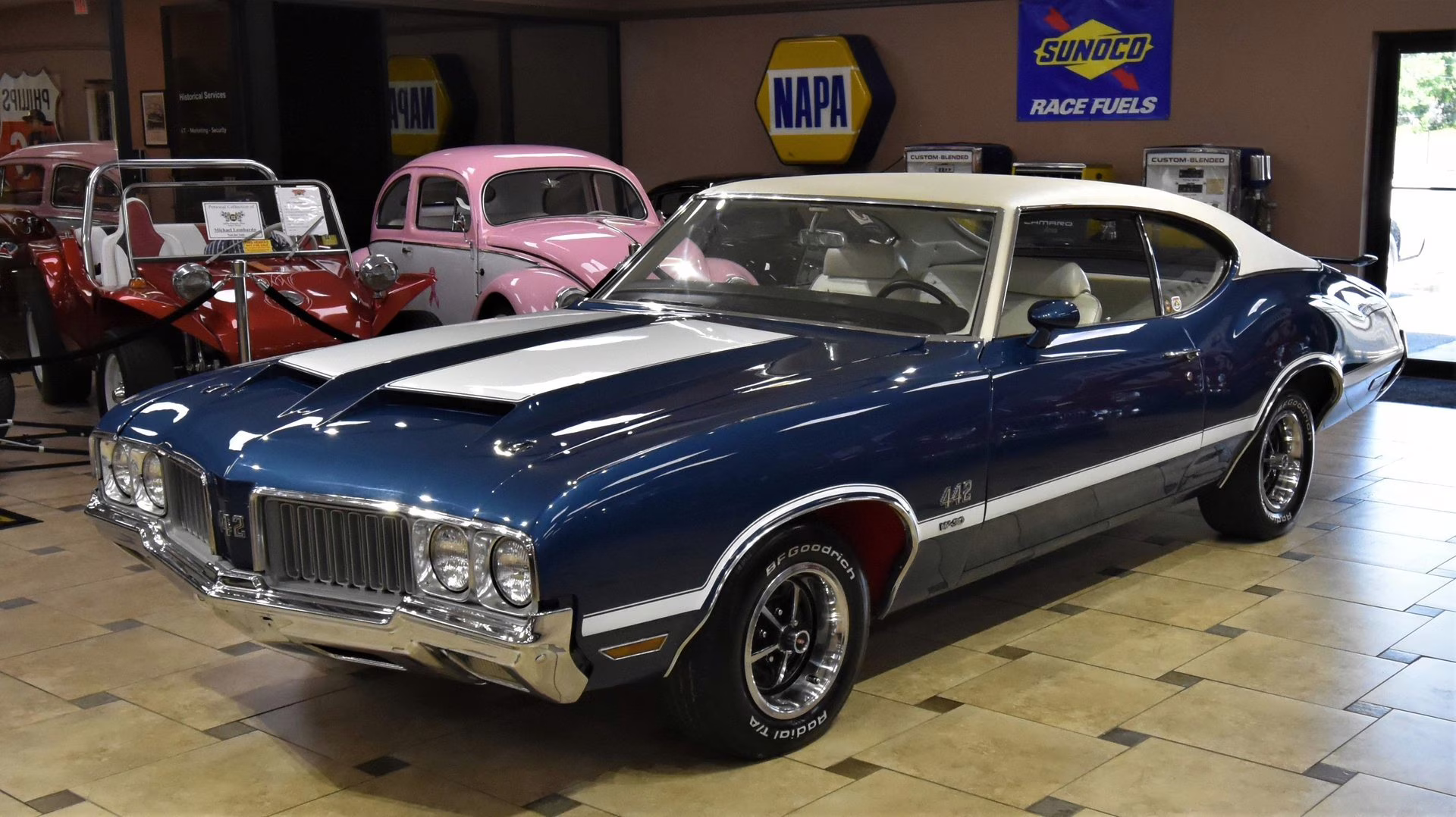 1970 Blue &amp; White Oldsmobile 442
