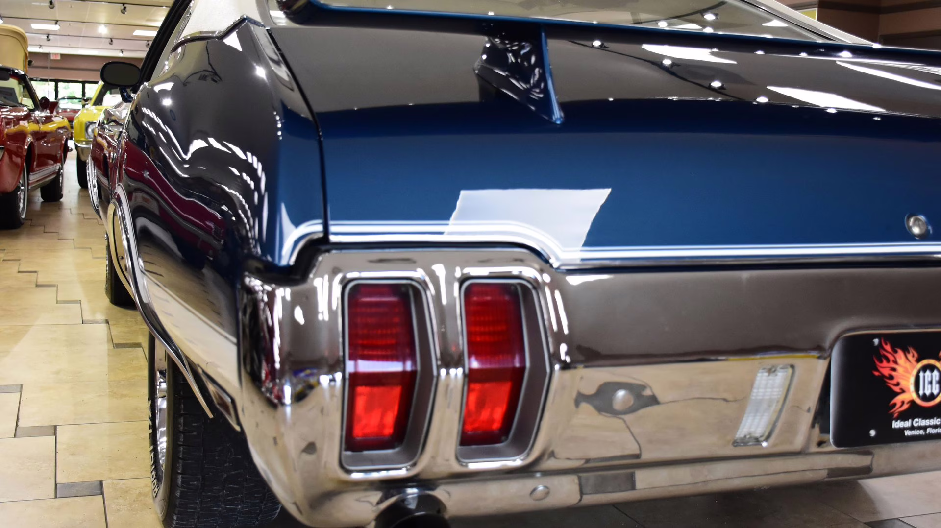 1970 Blue &amp; White Oldsmobile 442