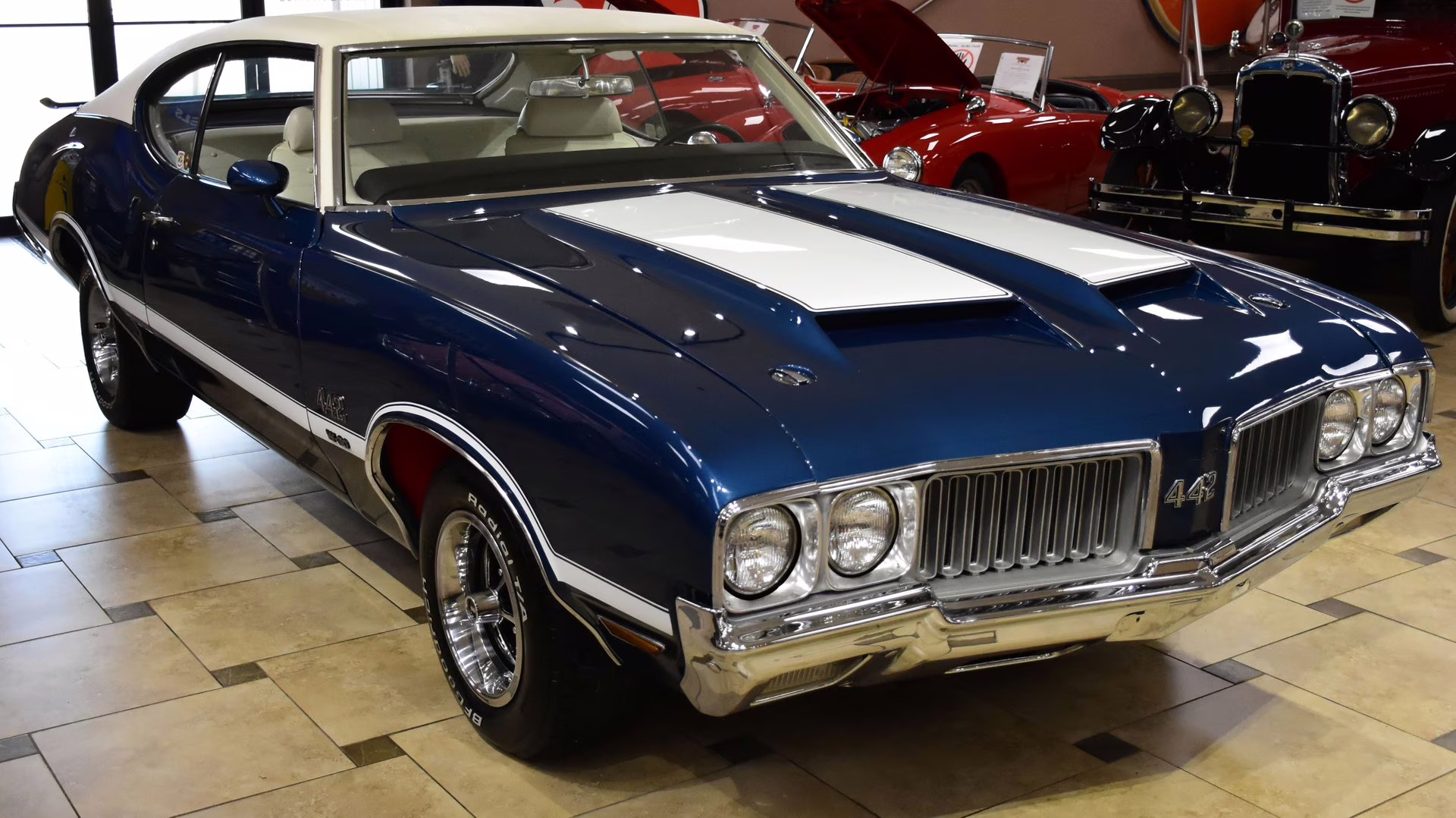 1970 Blue &amp; White Oldsmobile 442