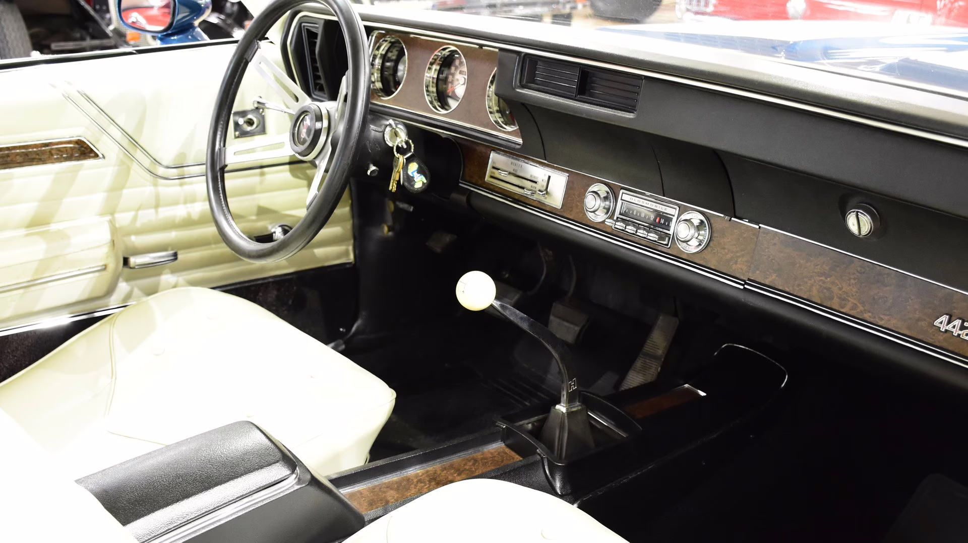 1970 Blue &amp; White Oldsmobile 442