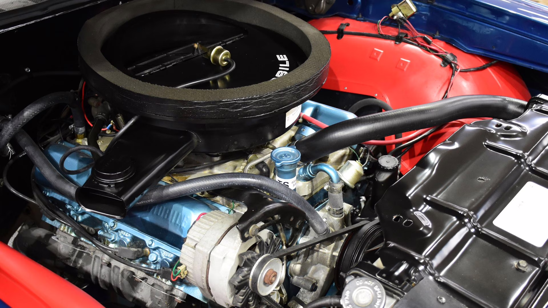 1970 Blue &amp; White Oldsmobile 442