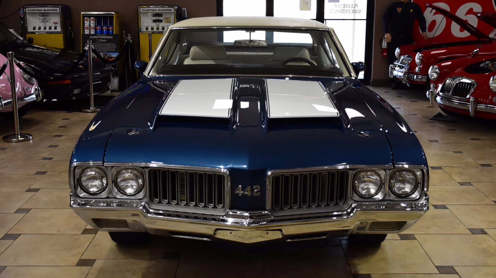 1970 Blue &amp; White Oldsmobile 442