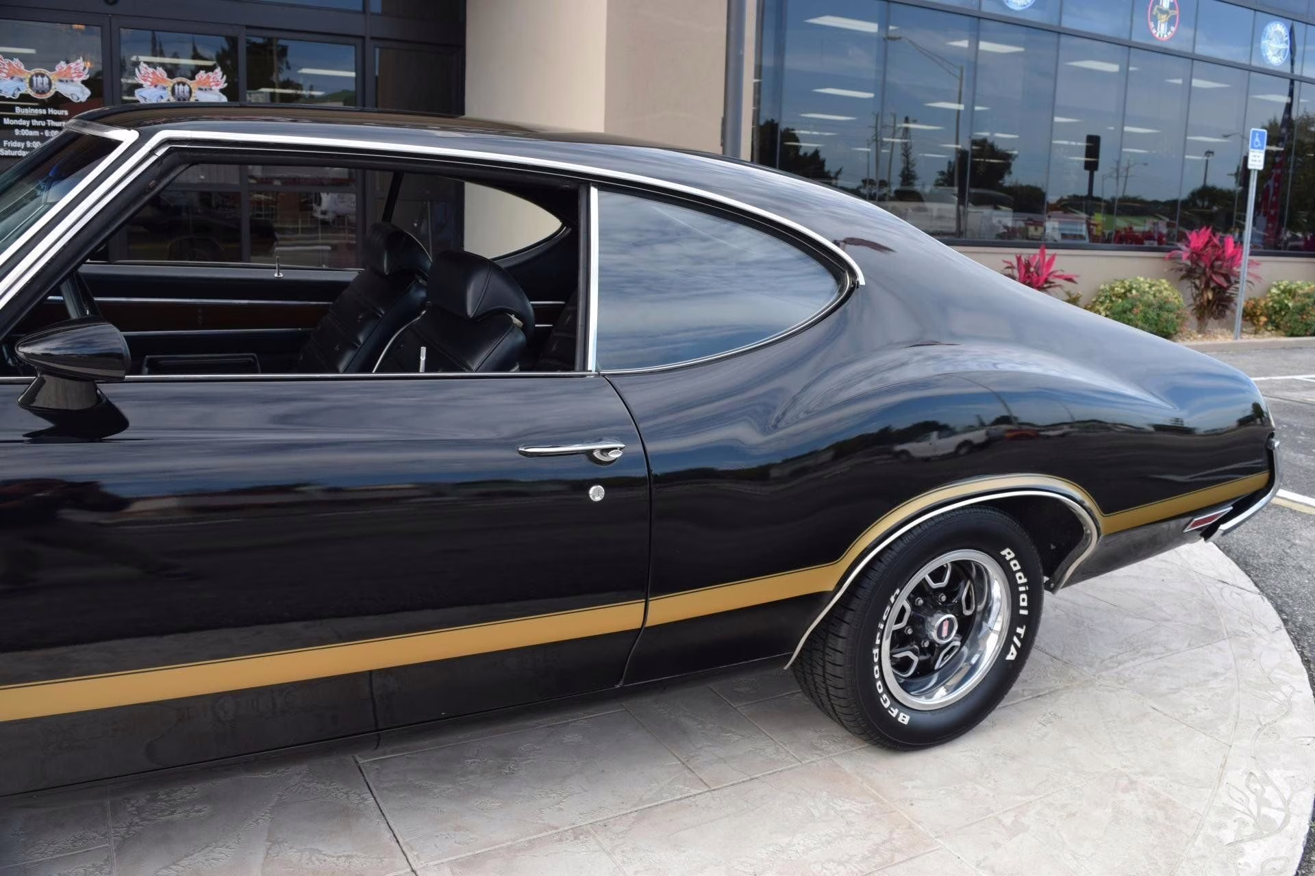 1971 Black Oldsmobile 442