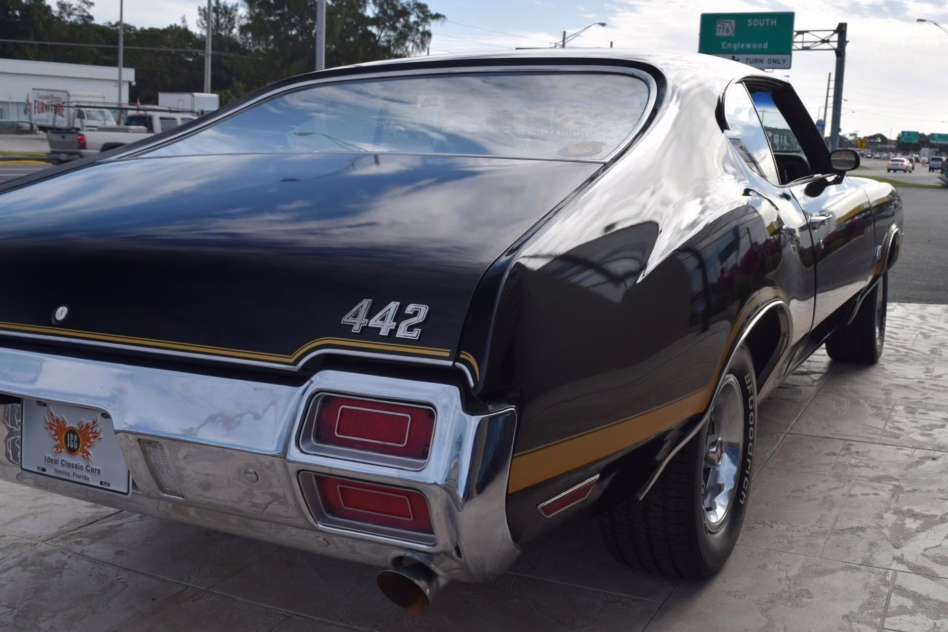 1971 Black Oldsmobile 442