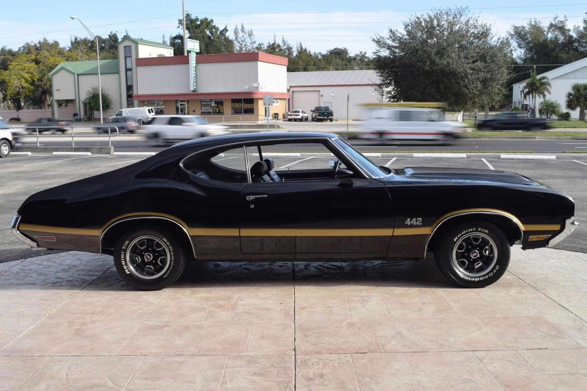 1971 Black Oldsmobile 442