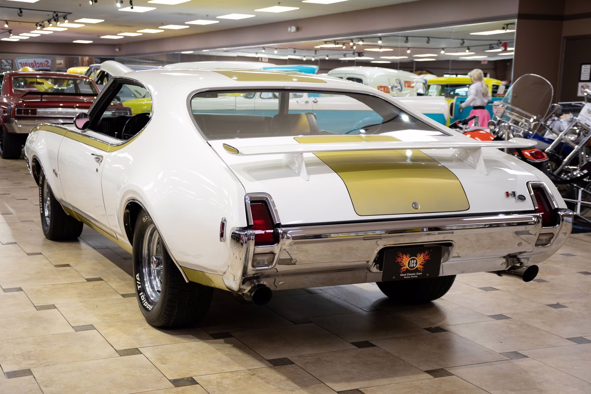 1969 Cameo White/Firefrost Gold Oldsmobile 442