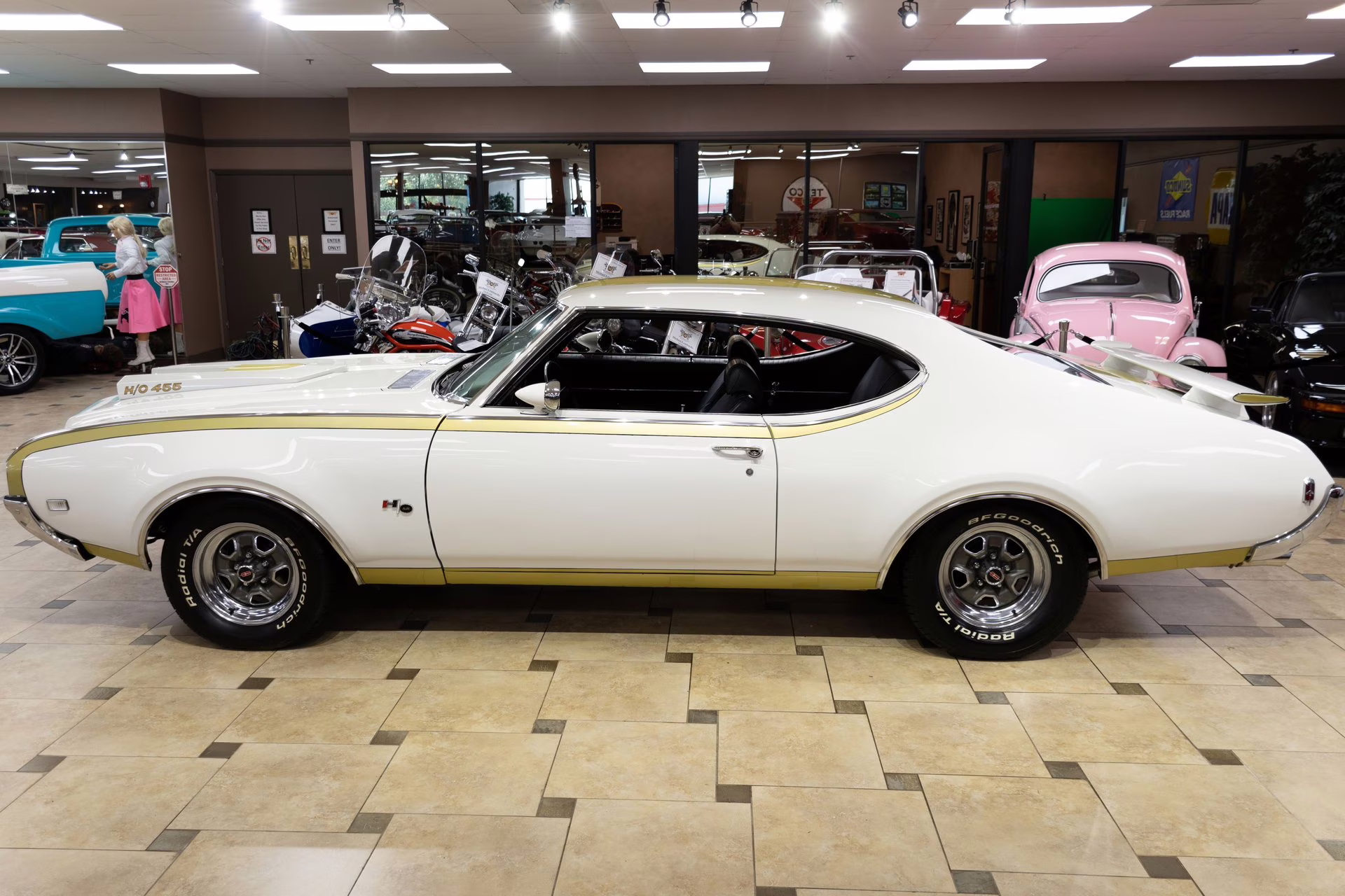 1969 Cameo White/Firefrost Gold Oldsmobile 442
