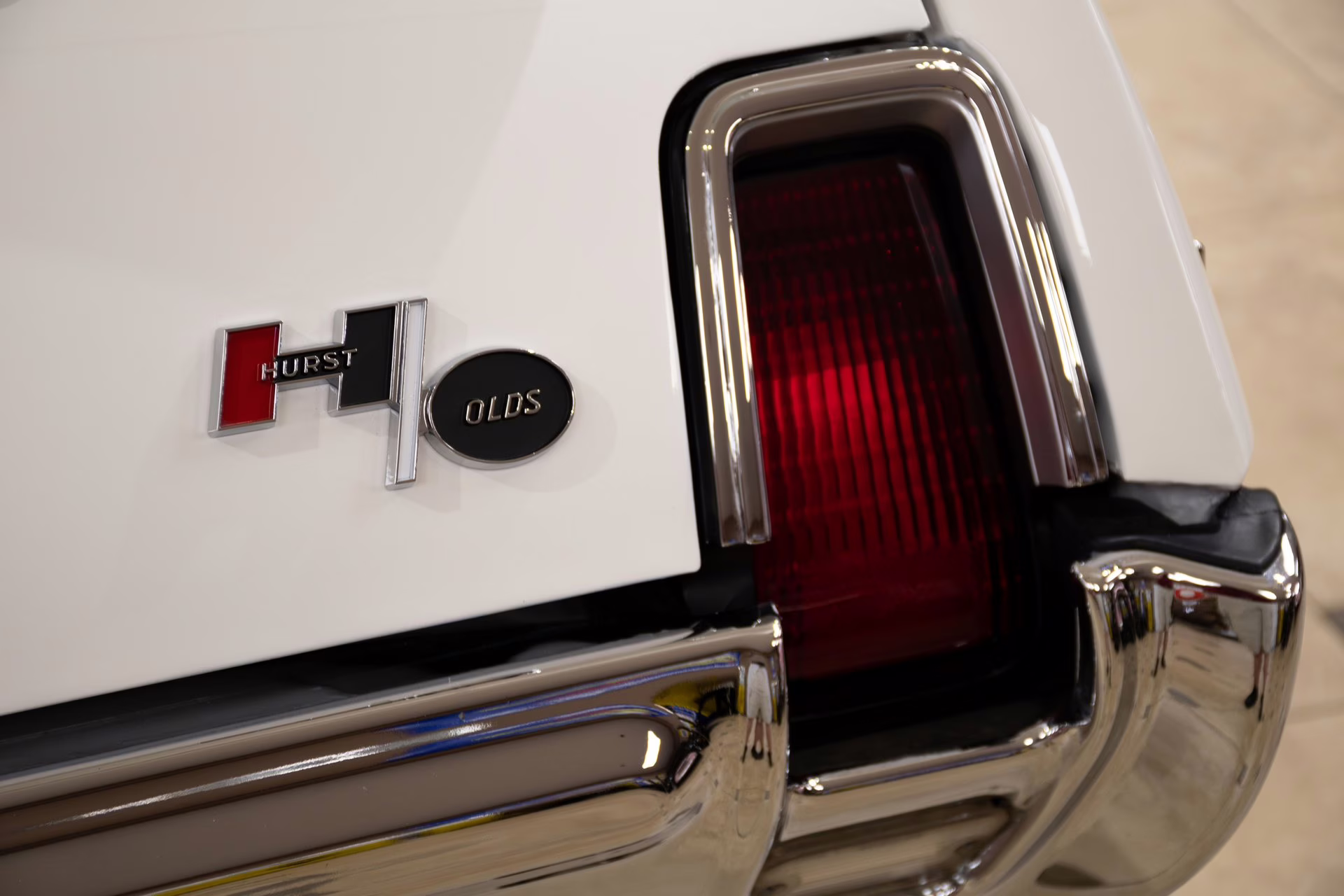 1969 Cameo White/Firefrost Gold Oldsmobile 442