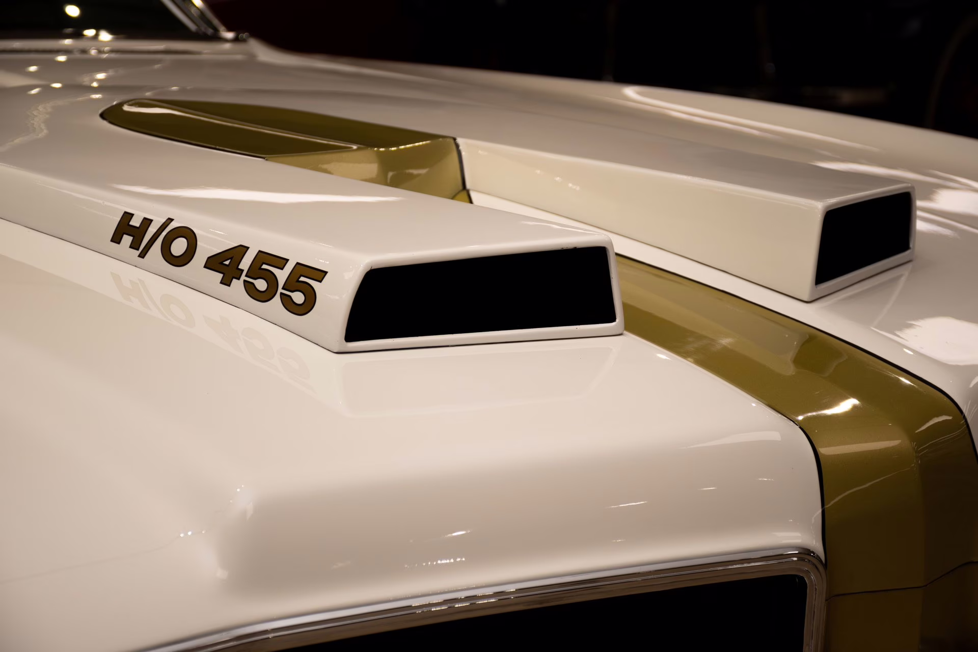 1969 Cameo White/Firefrost Gold Oldsmobile 442